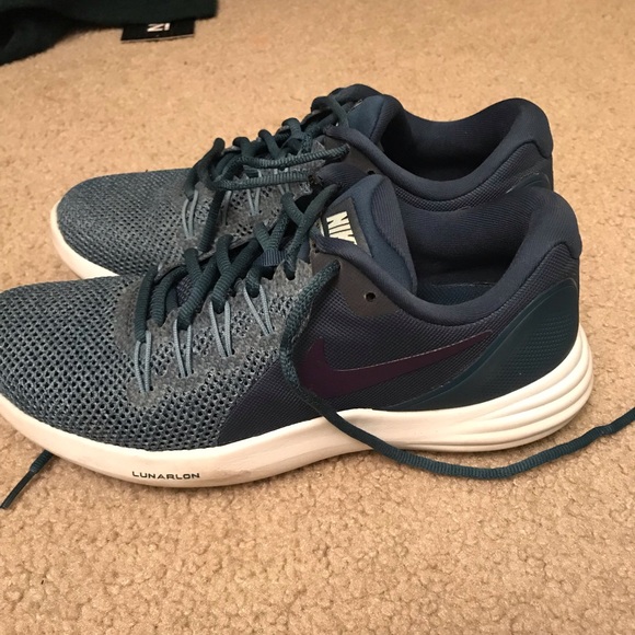 Nike Shoes - Nike Lunar Apparent